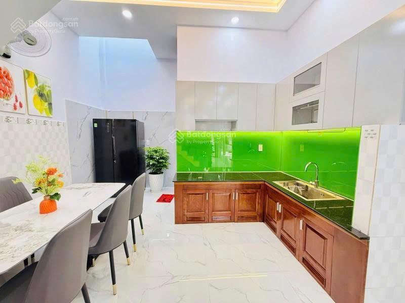 Nhà 2 tầng mới tinh  tặng nội thất đầy đủ  hẻm sạch 1 trục xe hơi đỗ tận cửa  giá chỉ 4.85t