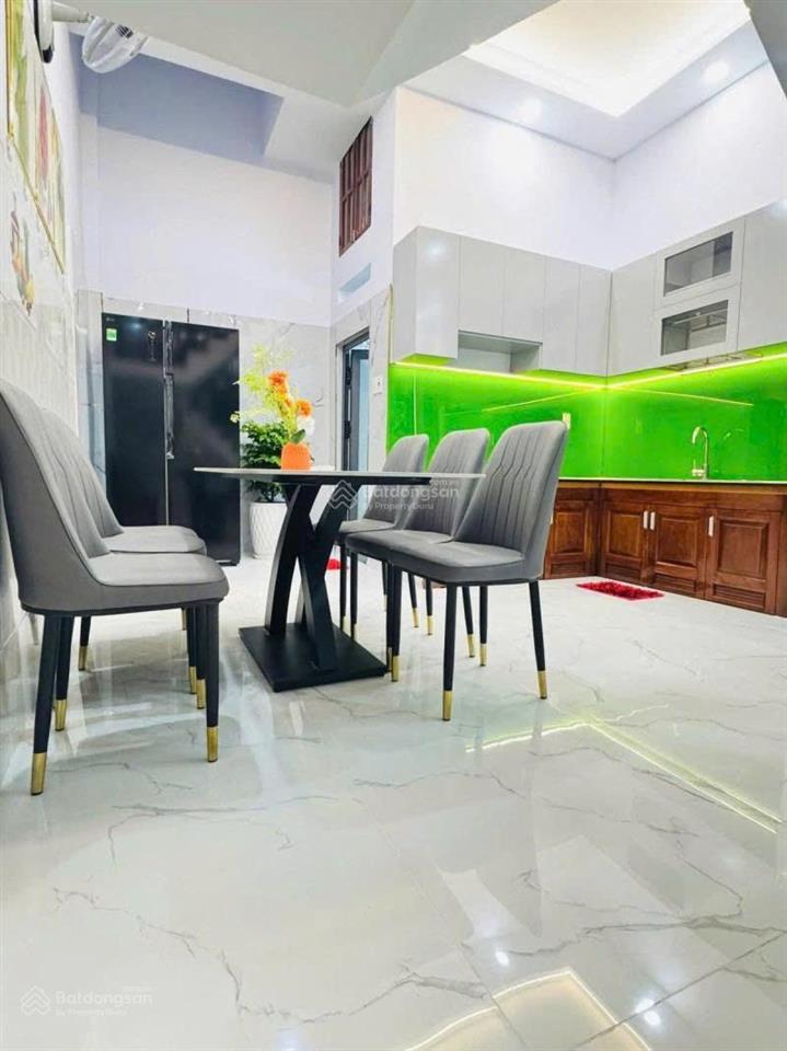 Nhà 2 tầng mới tinh  tặng nội thất đầy đủ  hẻm sạch 1 trục xe hơi đỗ tận cửa  giá chỉ 4.85t