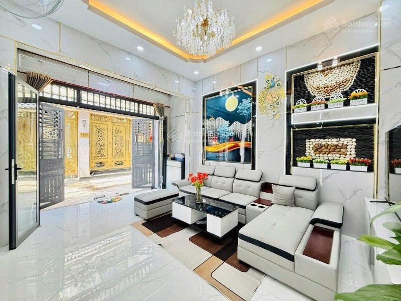 Nhà 2 tầng mới tinh  tặng nội thất đầy đủ  hẻm sạch 1 trục xe hơi đỗ tận cửa  giá chỉ 4.85t