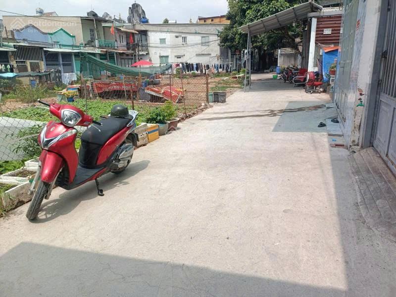 Đất thổ cư đủ  kdc hiện hữu  đường bê tông 4m  vài bước ra đường bùi công trừng giá chỉ 2.58 tỷ