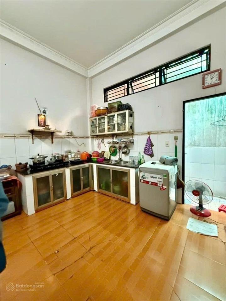 Nhà 2 tầng btct ở ngay  dt lớn 80m2  hẻm nhựa xe hơi vào tận cửa nhà  chỉ 4.55 tỷ thượng lượng