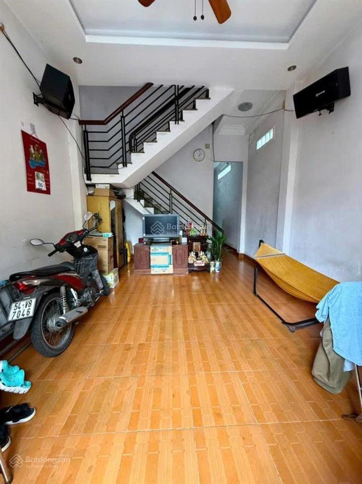 Nhà 2 tầng btct ở ngay  dt lớn 80m2  hẻm nhựa xe hơi vào tận cửa nhà  chỉ 4.55 tỷ thượng lượng