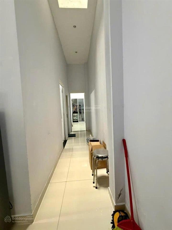 Nhà cấp 4 dọn vào ở ngay  đường nhựa xe hơi thông 6m  sát chợ thiếc, giá chỉ 4.95tỷ thương lượng