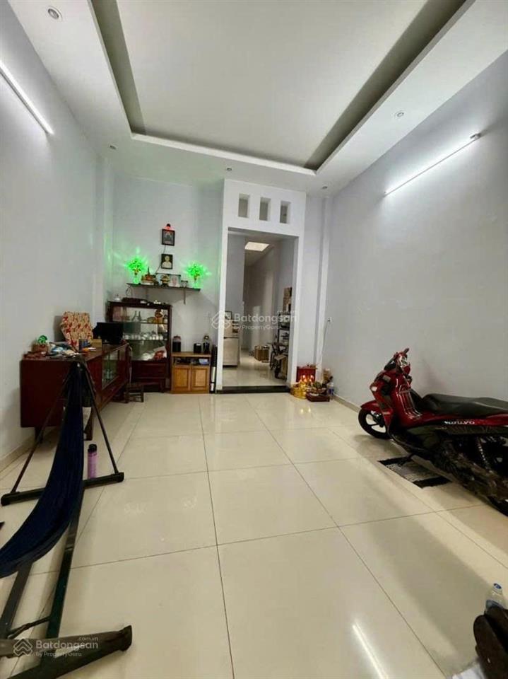 Nhà cấp 4 dọn vào ở ngay  đường nhựa xe hơi thông 6m  sát chợ thiếc, giá chỉ 4.95tỷ thương lượng