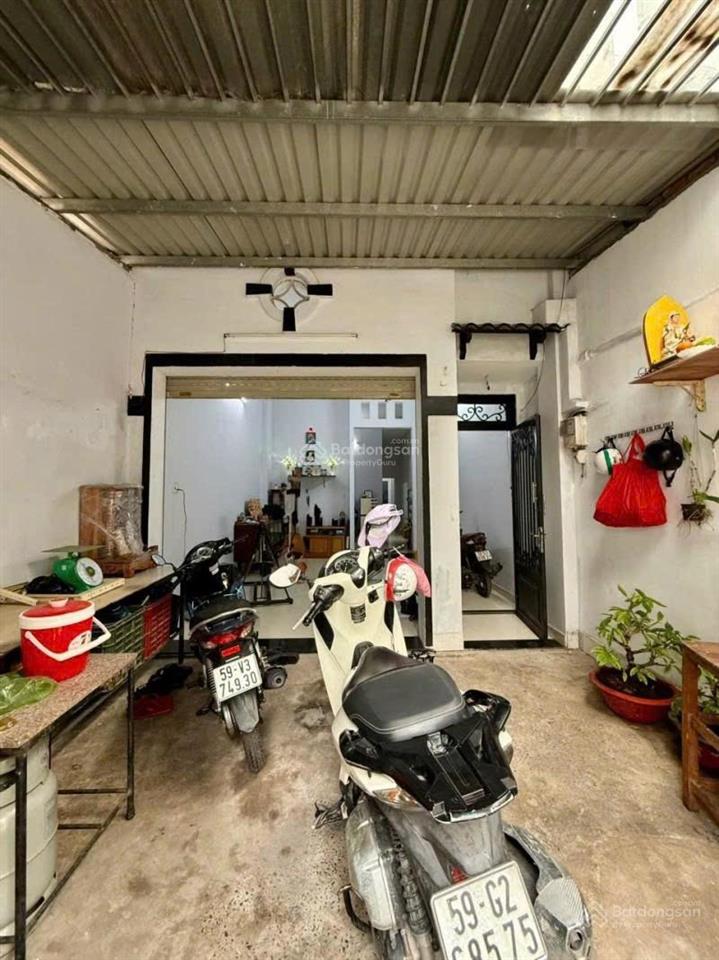 Nhà cấp 4 dọn vào ở ngay  đường nhựa xe hơi thông 6m  sát chợ thiếc, giá chỉ 4.95tỷ thương lượng