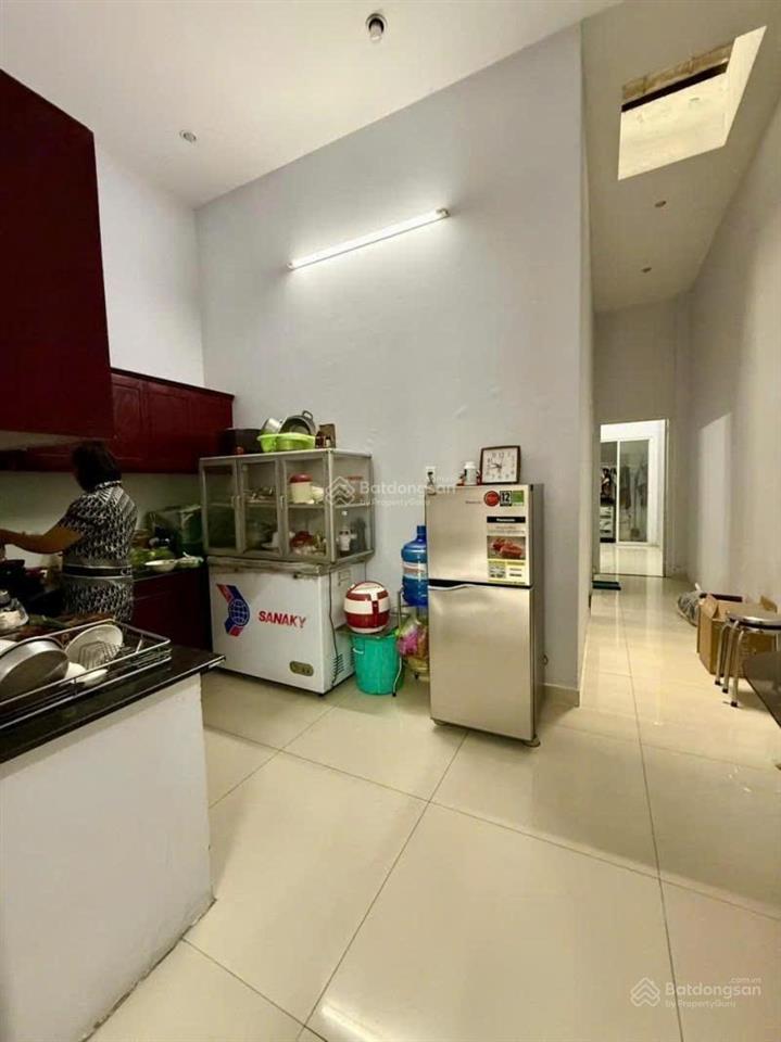 Nhà cấp 4 dọn vào ở ngay  đường nhựa xe hơi thông 6m  sát chợ thiếc, giá chỉ 4.95tỷ thương lượng