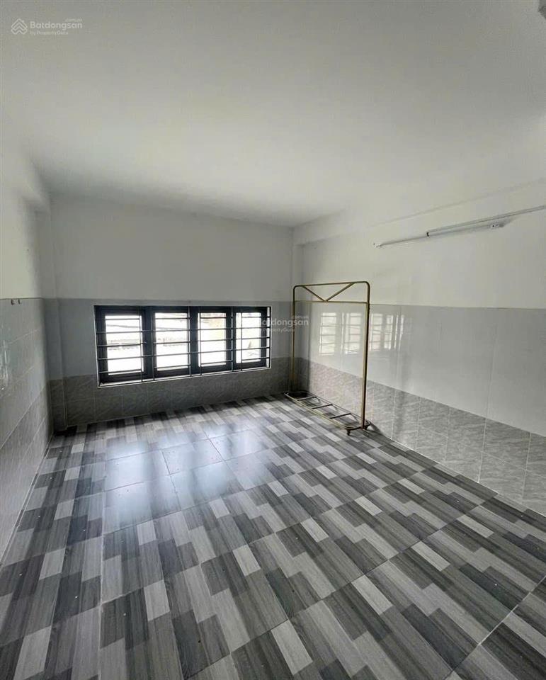 Phòng 30m2 ngay lê văn việt, trường tài chính marketing cũ, an ninh, có thể làm 1 phòng ngủ