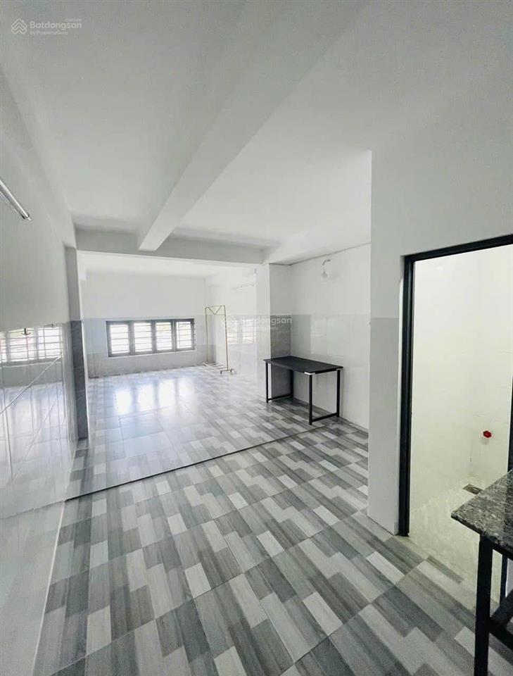 Phòng 30m2 ngay lê văn việt, trường tài chính marketing cũ, an ninh, có thể làm 1 phòng ngủ