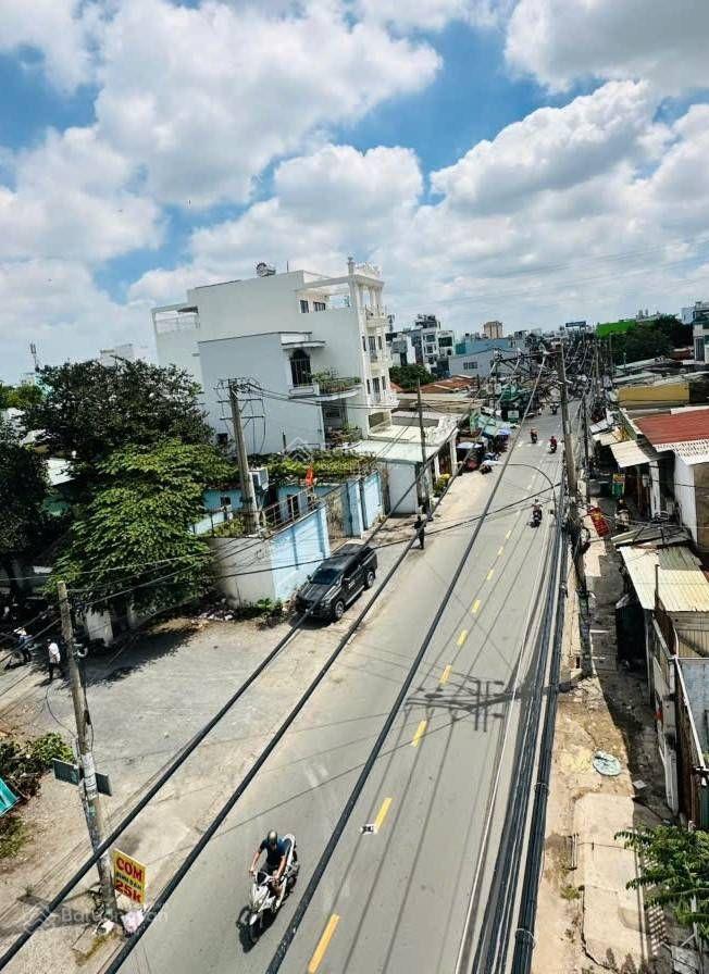 Mặt tiền kinh doanh ao đôi nhà mới chuẩn pháp lý .