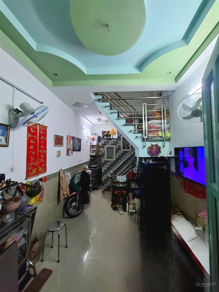 Lưu hữu phước  quận 8. mặt tiền 3.2m 2 tầng 2 phòng ngủ .hẻm 34m giá chỉ nhỉnh 2 tỷ