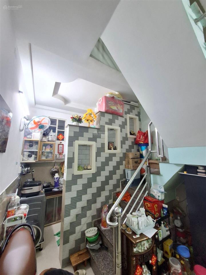 Lưu hữu phước  quận 8. mặt tiền 3.2m 2 tầng 2 phòng ngủ .hẻm 34m giá chỉ nhỉnh 2 tỷ