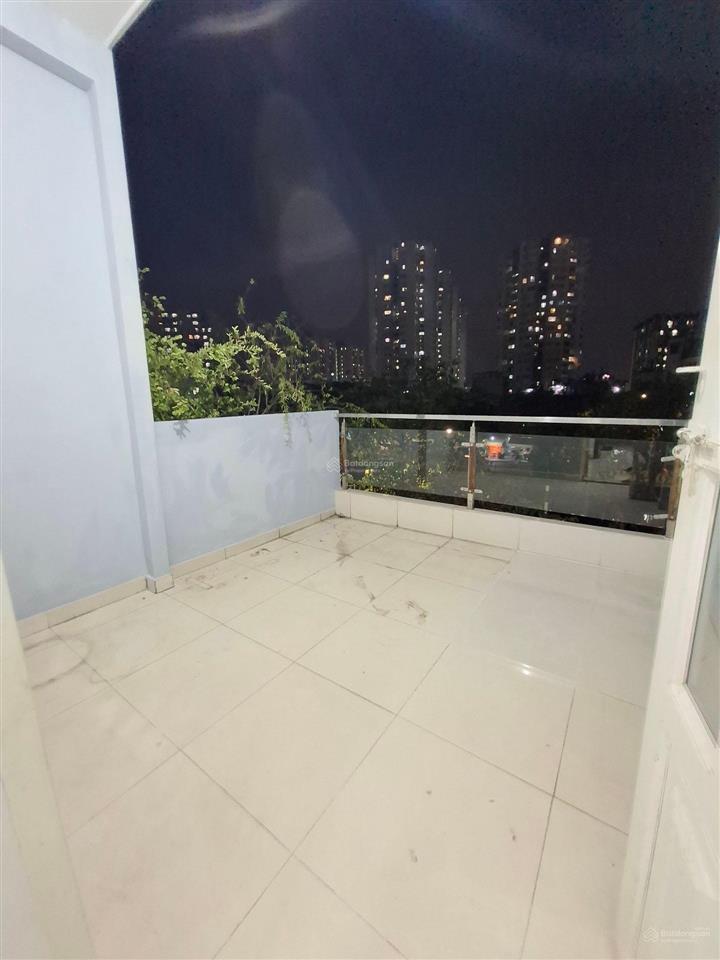 Bán nhà mặt phố 5 tầng tại lò gốm, 13 tỷ, 46m2