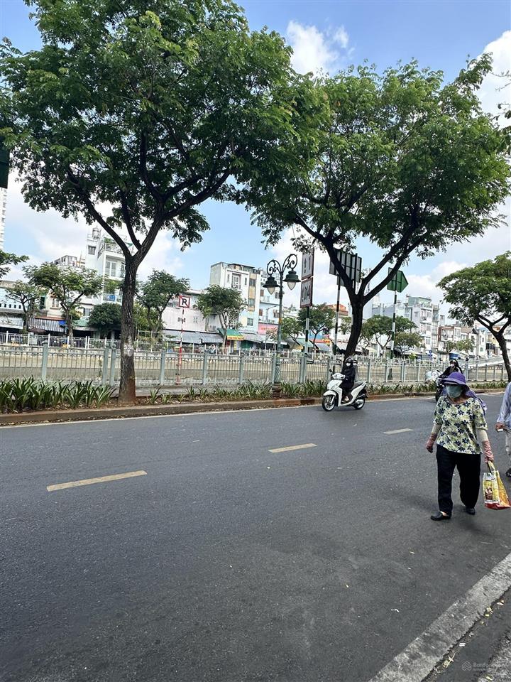 Bán nhà mặt phố 5 tầng tại lò gốm, 13 tỷ, 46m2