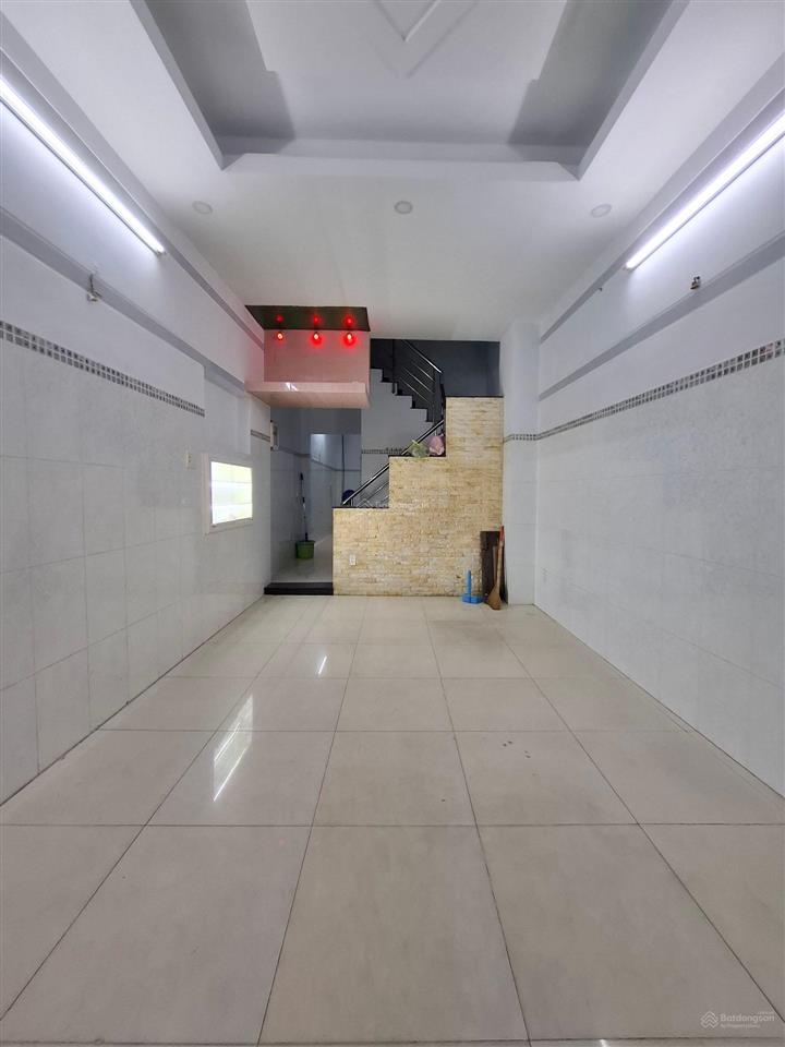 Bán nhà mặt phố 5 tầng tại lò gốm, 13 tỷ, 46m2