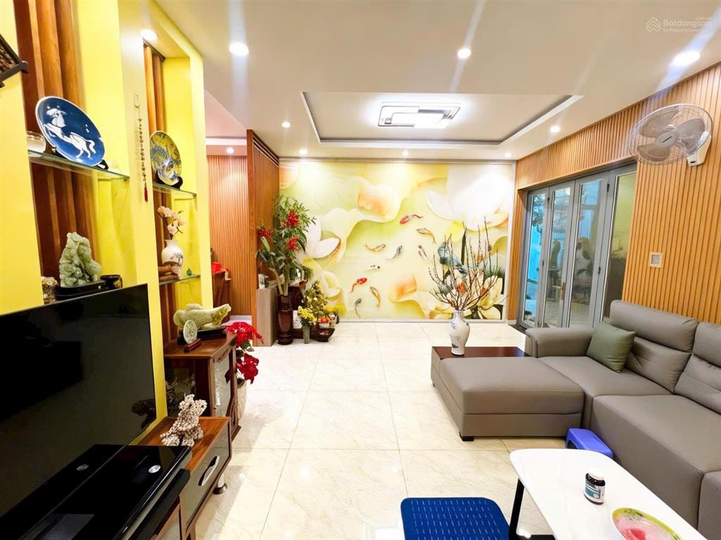 Diện tích khủng 133m2, nhà đẹp sát q1 giá bất ngờ