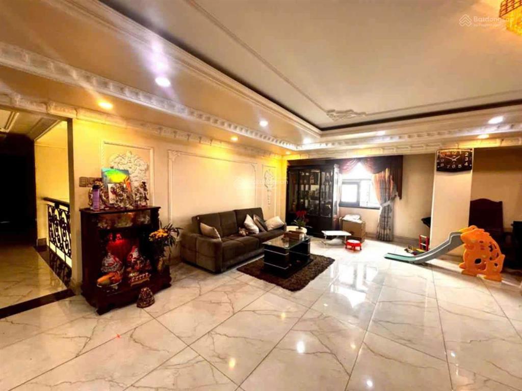 Tòa nhà khách sạn góc 3 mặt tiền tên lửa