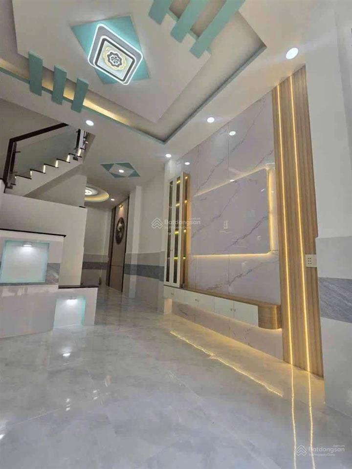 Nhà mới đường lương văn can, quận 8 dọn vào ở ngay.
nhỉnh 3tỷ