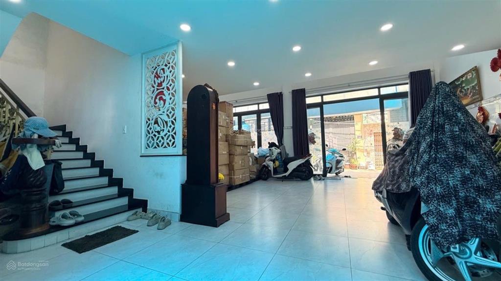 Bán nhà 6 tầng an lạc an dương vương dt 126m giá 1xxx tỷ
vị trí đẹp, khu dân cư văn minh