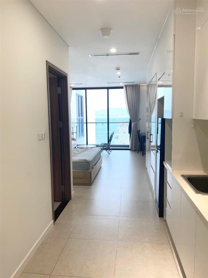 Bán căn studio view đông nam scenia bay.  0943 523 ***