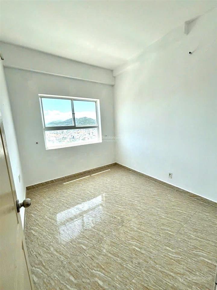 Bán căn tm view phố biển  chung cư hoàng quân  bắc nha trang( vĩnh hoà cũ ).  0943 523 ***