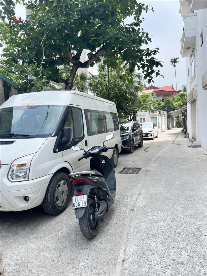 Hiếm có khó tìm nhà đẹp thạch bàn ô tô tránh thang máy xịn diện tích 35m