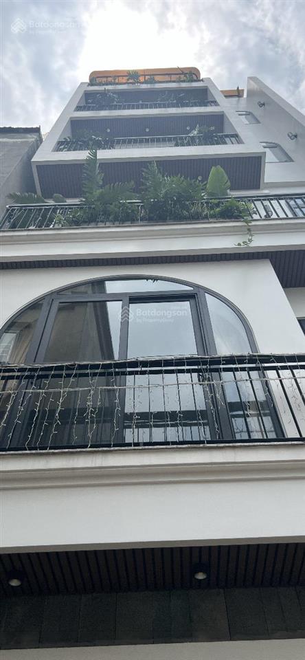 Hiếm có khó tìm nhà đẹp thạch bàn ô tô tránh thang máy xịn diện tích 35m