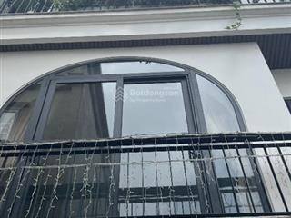 Hiếm có khó tìm nhà đẹp thạch bàn ô tô tránh thang máy xịn diện tích 35m