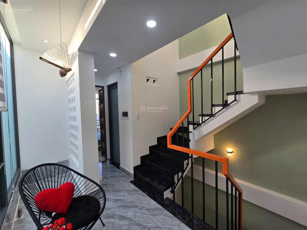 Góc 2 mặt tiền hiếm thông nhà mới đẹp, có pn tầng trệt full nội thất 6,28ty