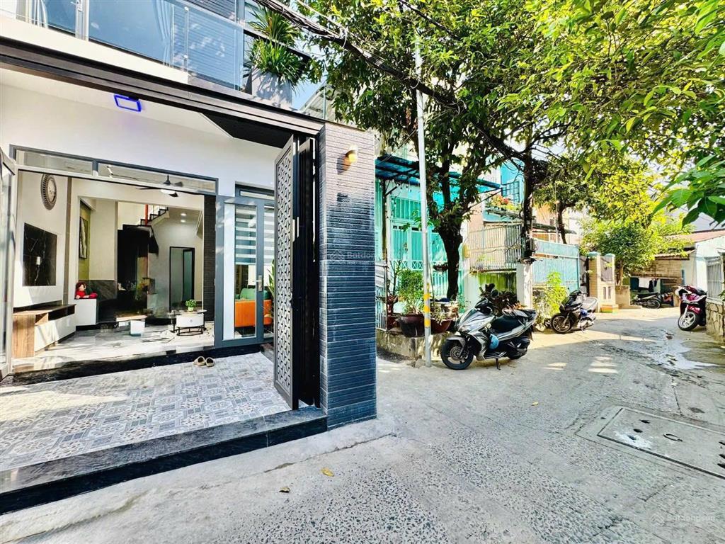 Góc 2 mặt tiền hiếm thông nhà mới đẹp, có pn tầng trệt full nội thất 6,28ty