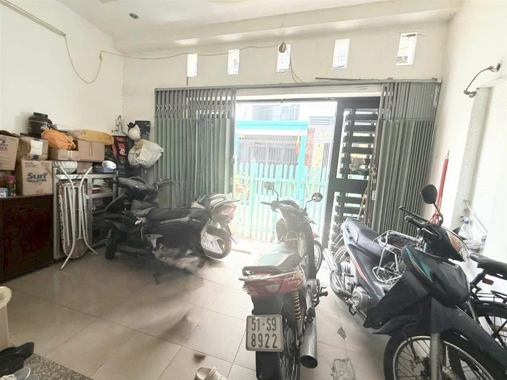 Chỉ 4.95 tỷ sở hữu nhà 3 tầng ngang 5m gần emart khu nhà lầu cao cấp quang trung p14
