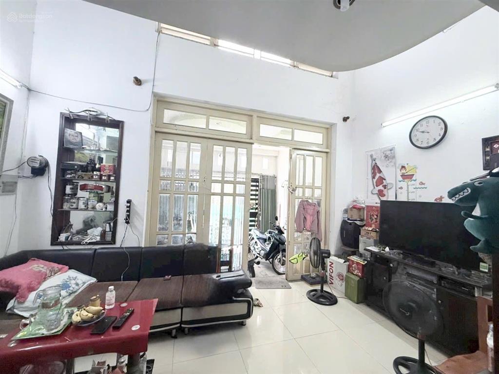 Chỉ 4.95 tỷ sở hữu nhà 3 tầng ngang 5m gần emart khu nhà lầu cao cấp quang trung p14