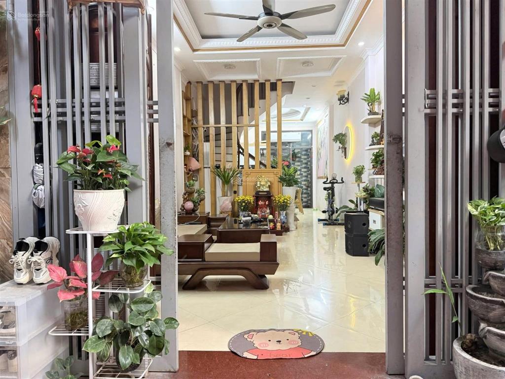 Bán nhà ngõ 169 đường hoàng mai 50m 5 tầng mặt 3.7m để lại tất nội thất tin chuẩn 100% giá 10,7 tỷ.