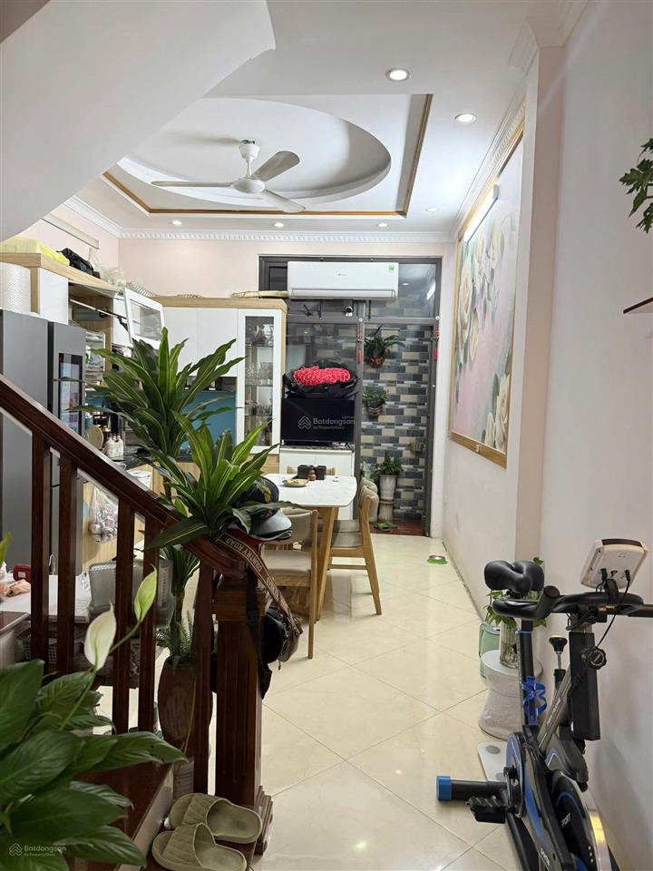 Bán nhà ngõ 169 đường hoàng mai 50m 5 tầng mặt 3.7m để lại tất nội thất tin chuẩn 100% giá 10,7 tỷ.