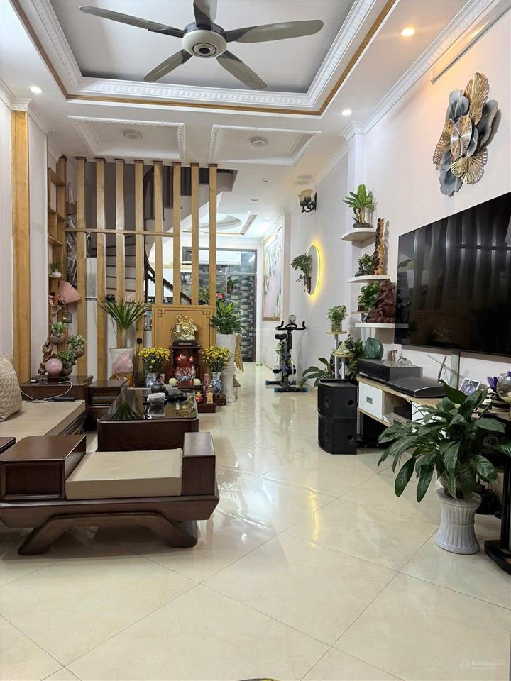 Bán nhà ngõ 169 đường hoàng mai 50m 5 tầng mặt 3.7m để lại tất nội thất tin chuẩn 100% giá 10,7 tỷ.