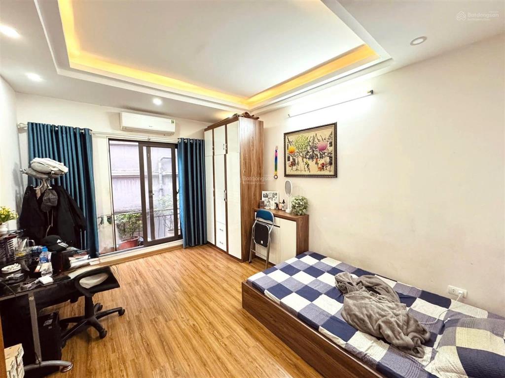 Bán nhà ngõ 169 đường hoàng mai 50m 5 tầng mặt 3.7m để lại tất nội thất tin chuẩn 100% giá 10,7 tỷ.