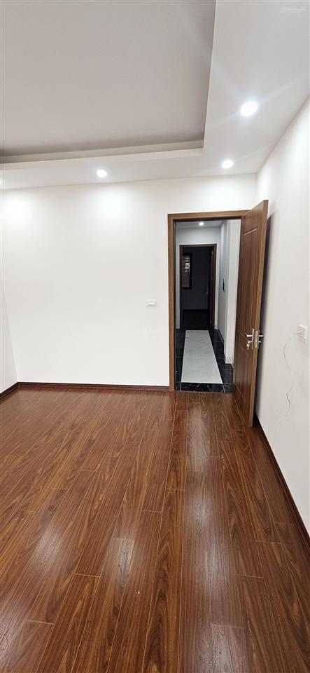 Bán nhà trần akhats chân hai bà trưng 45m 5 tầng thang máy 7 phòng mặt tiền 3.7m giá 11,85 tỷ sđcc