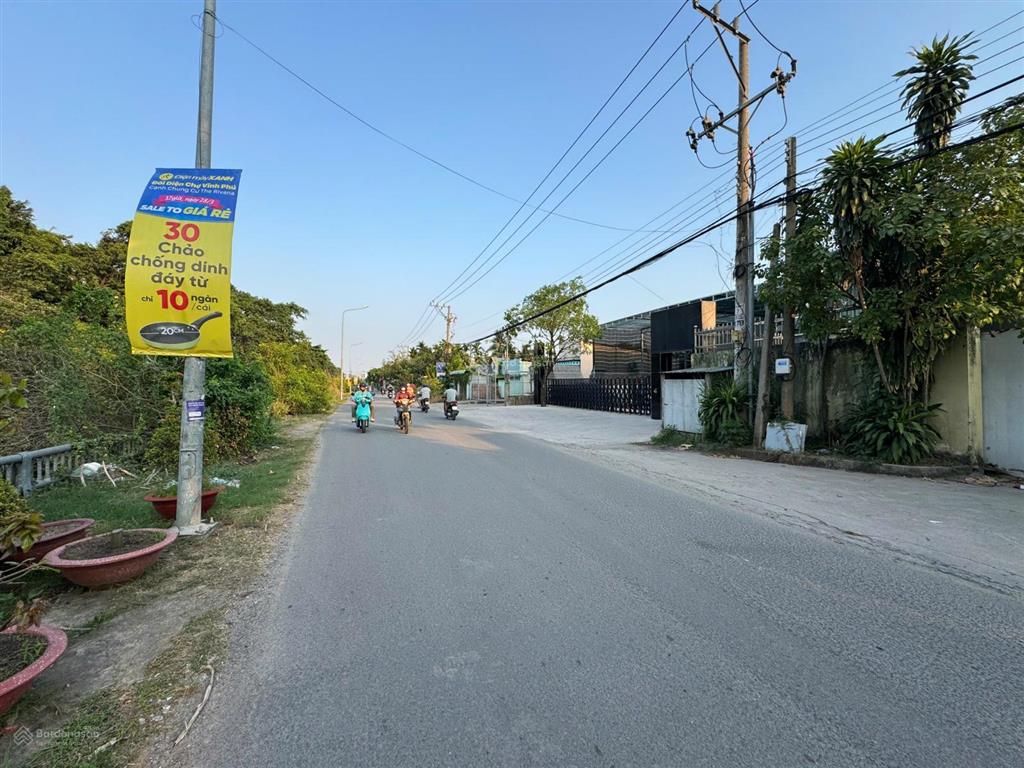 Kho lạnh ( 16 x48) 823m có 700m thổ cư  sổ hoàn công sát ql13 đối diện tân hiệp phát