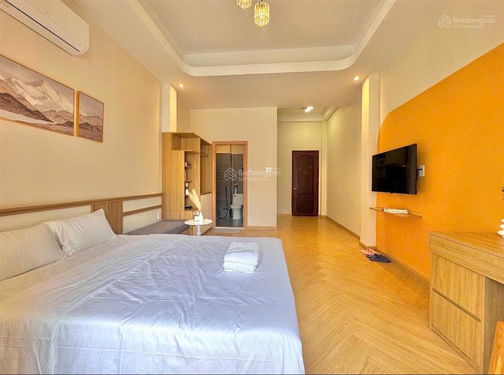 Căn hộ mini tách bếp , có ban công và máy giặt riêng ngay bờ kè trường sa