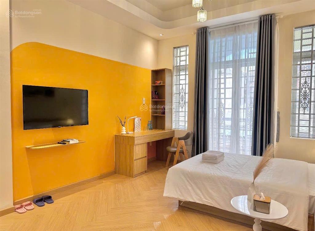 Căn hộ mini tách bếp , có ban công và máy giặt riêng ngay bờ kè trường sa