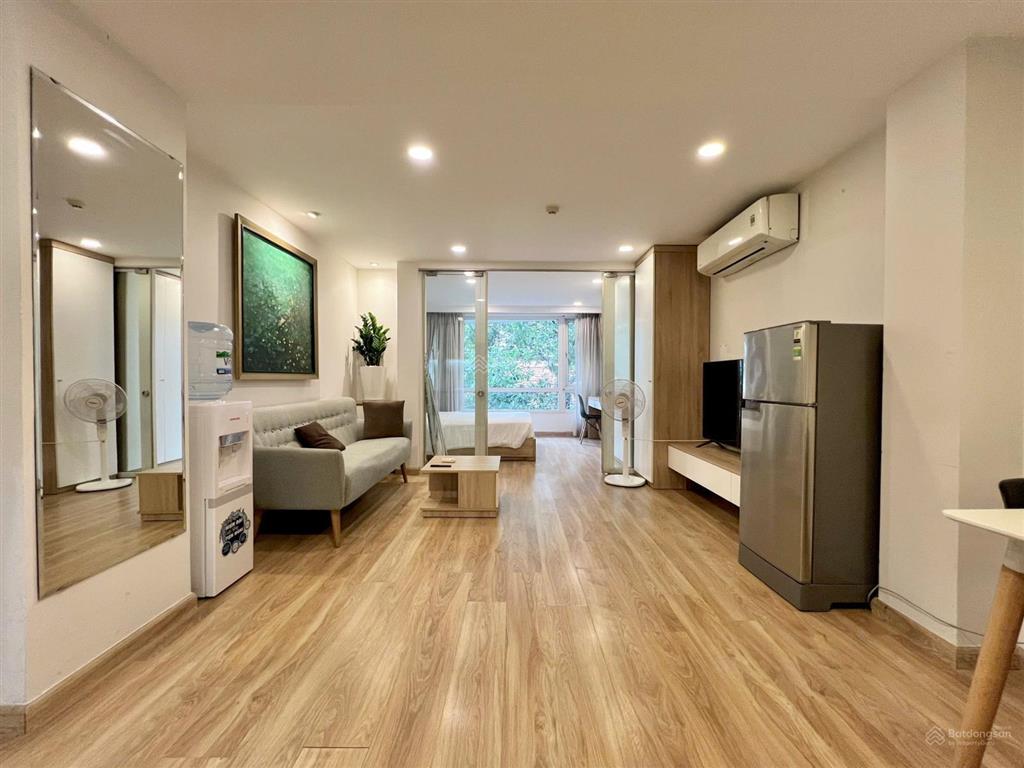 Cho thuê căn hộ studio  1pn tách bếp  cửa sổ lớn thoáng mát  máy giặt riêng tiện qua quận 1,2,3