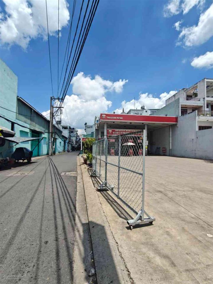 Nhà hẻm xe tải thông, có 3 hướng vào nhà ngang 5,2m nhở hậu gần 6m