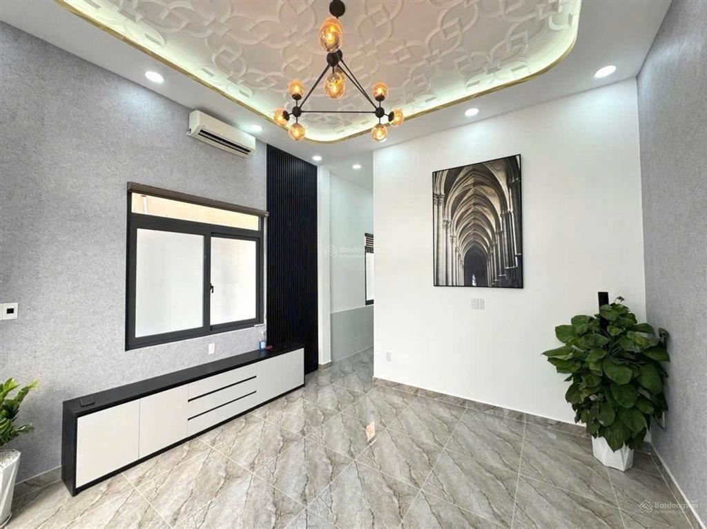 Nhà đẹp 96m2 gần trường đh chỉ nhỉnh 6 tỷ tl