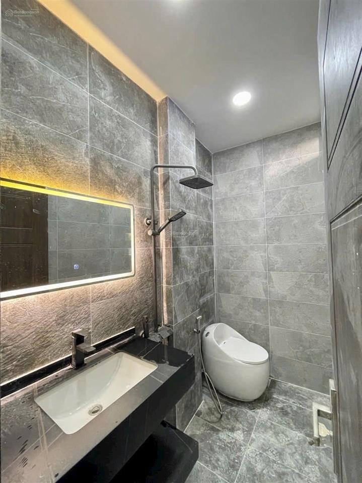 Nhà đẹp 96m2 gần trường đh chỉ nhỉnh 6 tỷ tl