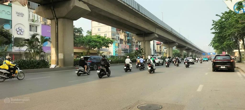 Siêu mẫu siêu mẫu quang trung ,hà đông dt51m, 5 tầng, giá11.2 tỷ . thang máy,ô tô nội thất rất đẹp.