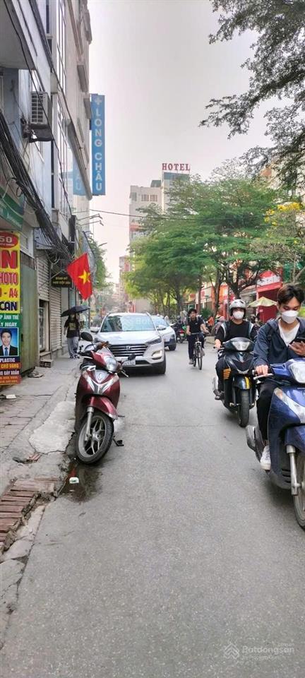 Siêu mẫu siêu mẫu quang trung ,hà đông dt51m, 5 tầng, giá11.2 tỷ . thang máy,ô tô nội thất rất đẹp.