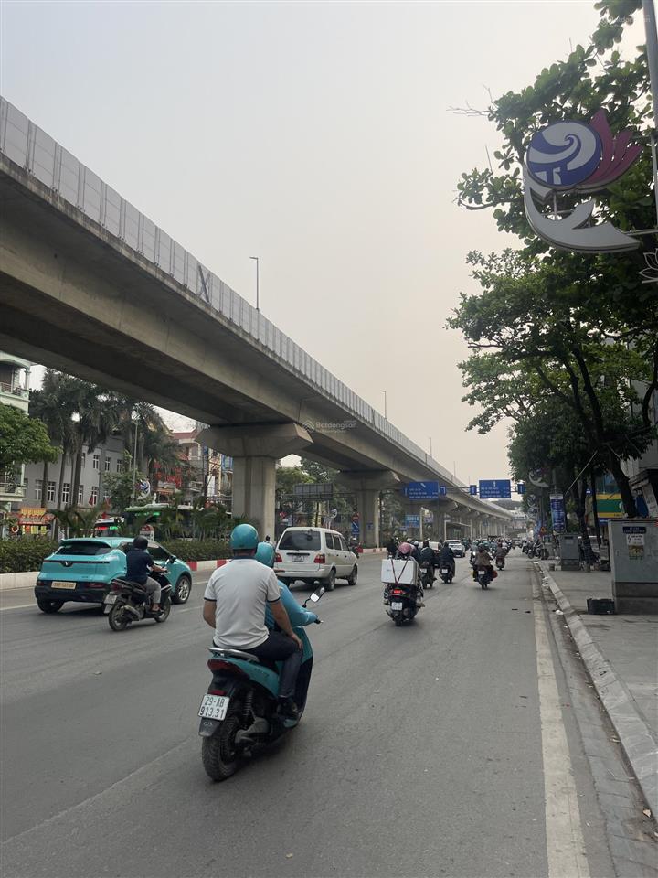 Mặt phố quang trung ,hà đông dt 51m, 5 tầng, giá 15.5 tỷ . thang máy,tặng ô tô nội thất rất đẹp.