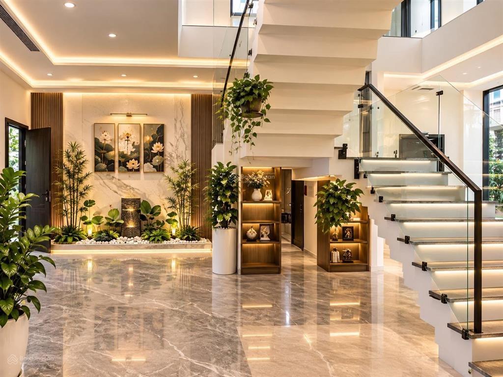 Bán tòa 6 tầng 36 phòng đất 300m2 ngang 15m lê văn lương, sơn trà gần biển