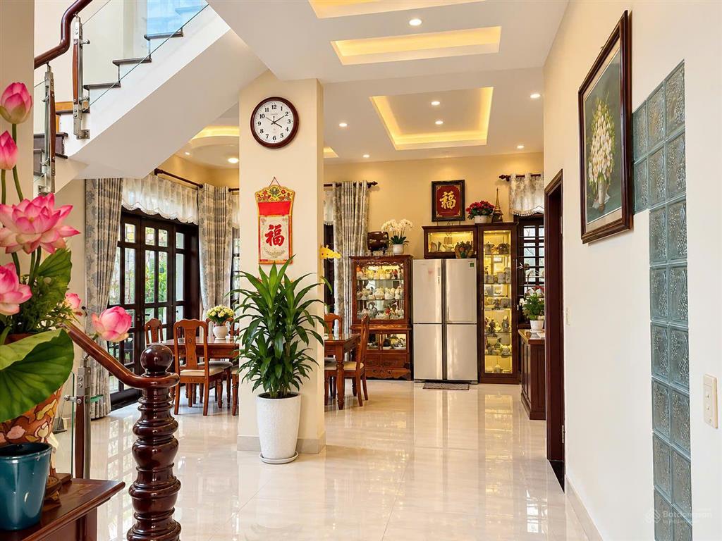 Quỹ đất 460m ngang 23m tặng kèm 3 ngôi nhà!