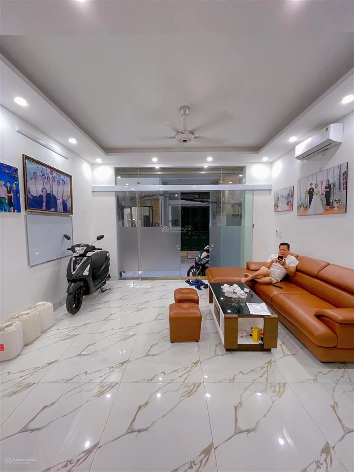 Bán nhà phố vọng 40m2, lô góc, thang máy, sát bách kinh xây giá 10.8 tỷ