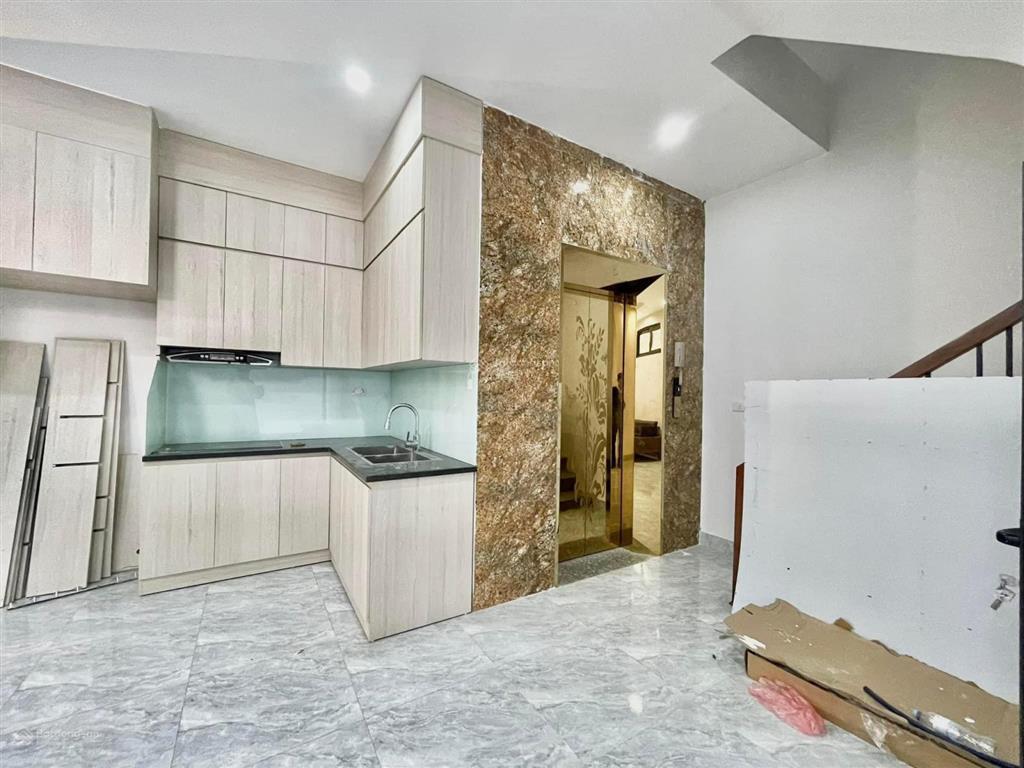 Bán nhà phố trần khát chân  thang máy  36m2  5 tầng  gần phố  giá 9.8 tỷ